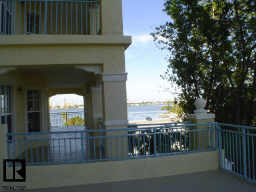 clearwater-condo-6.jpg (8400 bytes)