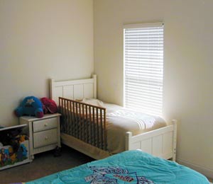 pinellas-real-estate-bedroom-2.jpg (10746 bytes)