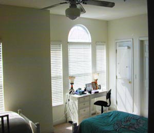 pinellas-real-estate-bedroom-3.jpg (12055 bytes)