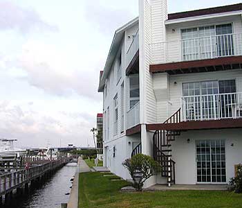waterfront-pinellas-condo-beach across street
